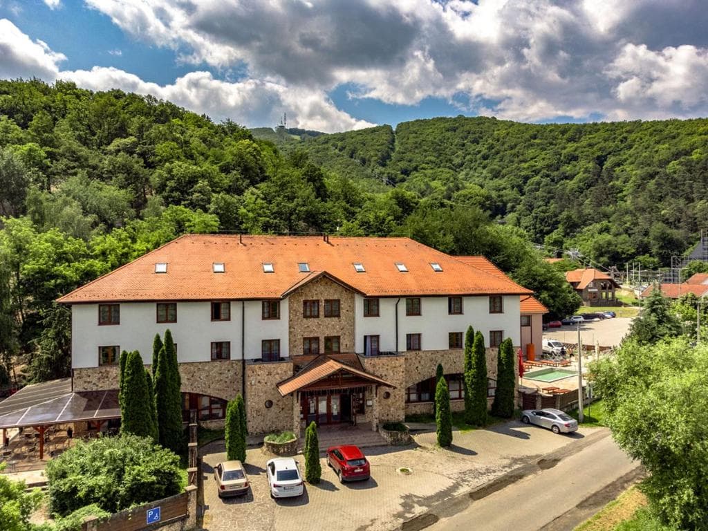 Hotel Hunor - exterior view